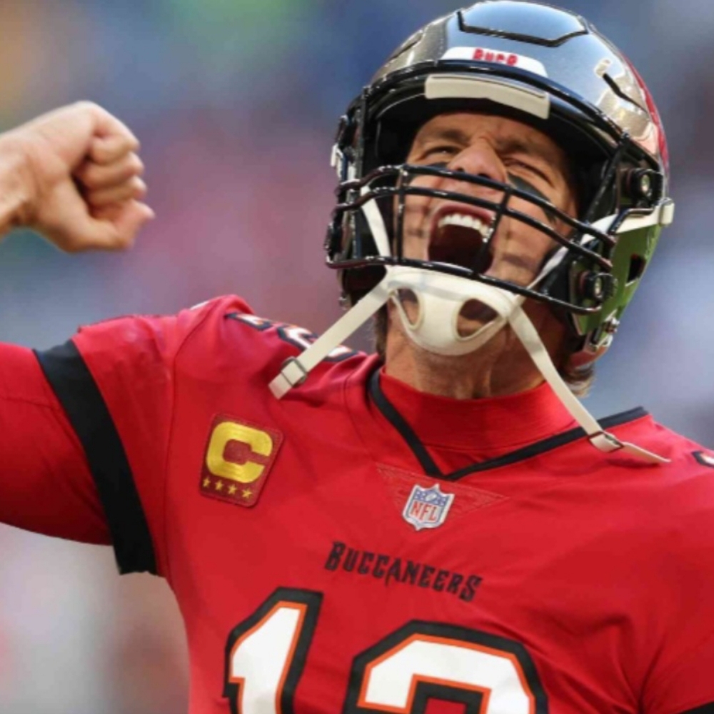 Tom Brady (Nike)-(Buccaneers)-(Jersey)-(Red)-(New Con.)-(+Free Item)-(XL)-$80.00 - Picture 9 of 9